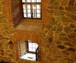 Окна-бойницы замка в Радомышле