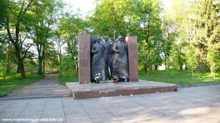 Памятник героям ВОВ в Андрушевке