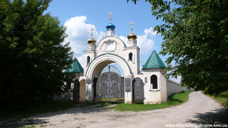 Ворота Свято-Николаевского Крупицкого монастыря