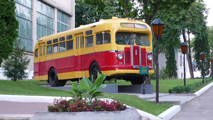 Старинный автобус в Глухове