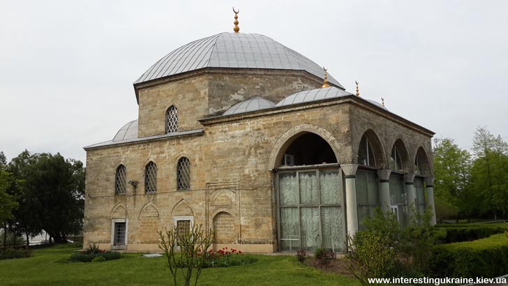 Бывшая мечеть Измаила, сейчас здесь - диорама 