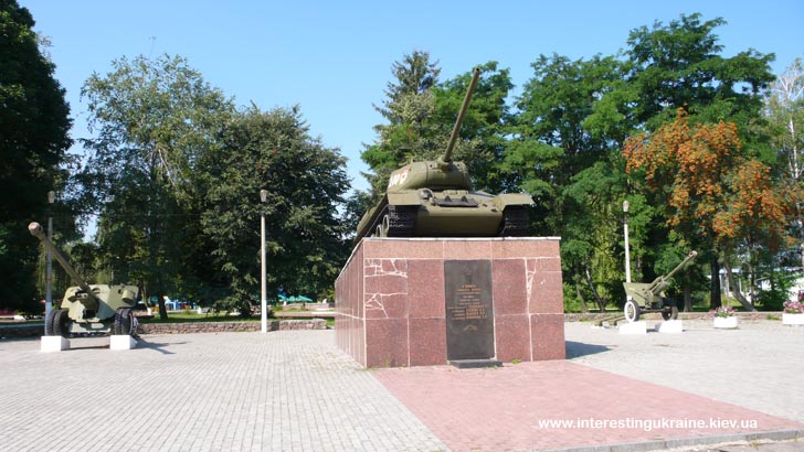 Достопримечательность Овруча - памятник героям-танкистам