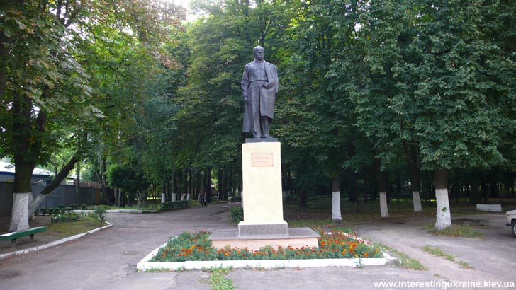 Памятник Т. Г. Шевченко в Коростене