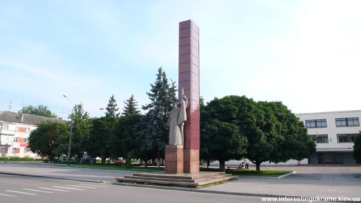 Памятник Всеукраинской стачке железнодорожников 1918 г. в Коростене