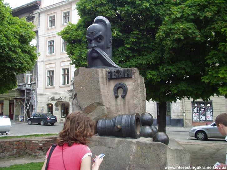 Памятник Ивану Подкове - достопримечательность Львова