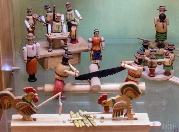 Деревянные игрушки в Государственном музее игрушки в Киеве