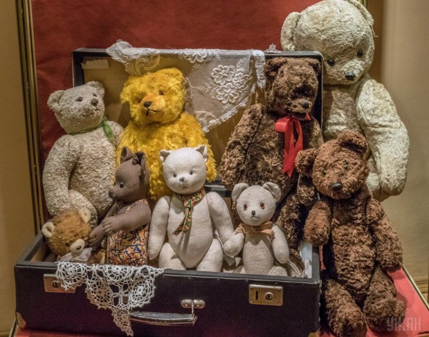 Мягкие игрушки (медведи) в Государственном музее игрушки в Киеве