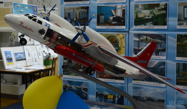 Модель самолета Ан-32 в музее серийного завода Антонов, г. Киев
