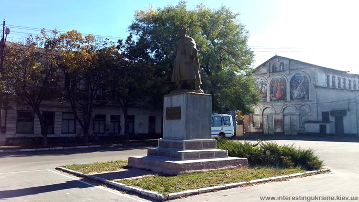 Памятник Б. Хмельницкому на Никитином Рогу - достопримечательность Никополя